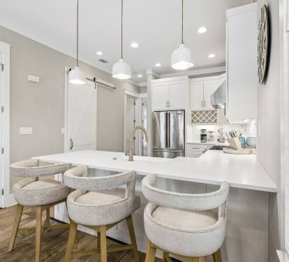 Bar Seating for 3 - Perfect for Breakfast or Quick Bites!