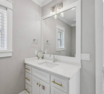 King Guest En-Suite - Single Vanity