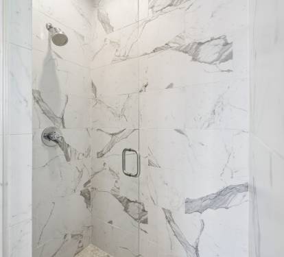 King Guest En-Suite - Walk-In Shower