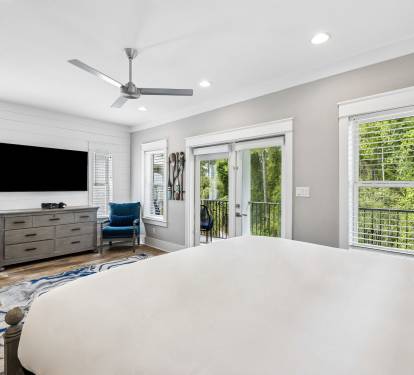 Primary King Suite - Private Balcony + Flat-Screen TV
