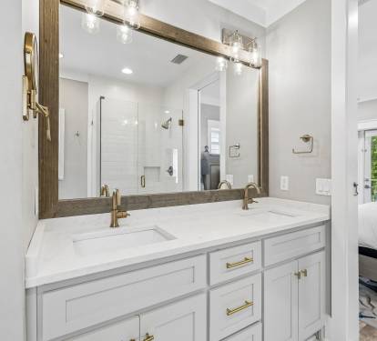 Primary King En-Suite - Dual Vanities
