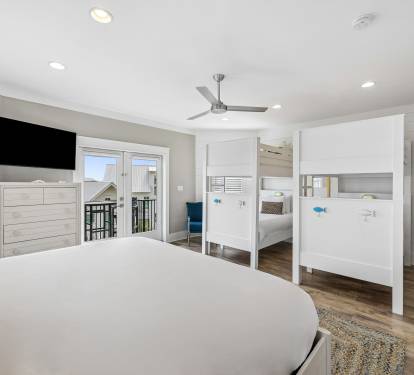 Family Suite - 2 Twin Bunks, Flat-Screen TV & Balcony Access