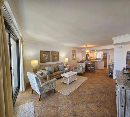 Spacious living room