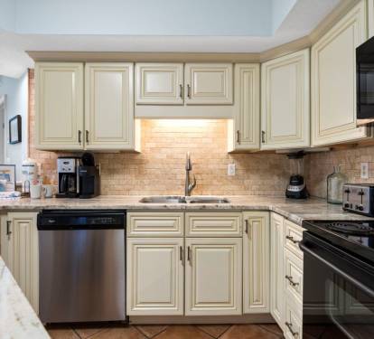 Pelican Pointe 803 Kitchen