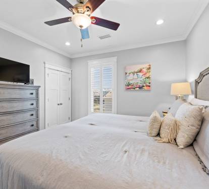 All Moh's Paradise Bedroom 2 with King Bed
