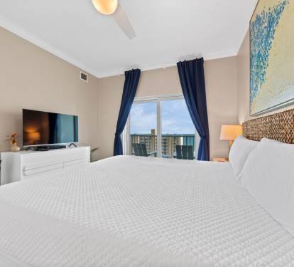 Crystal Tower 904 Primary Bedroom with King Bed