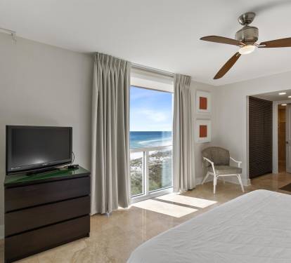 Wake up to stunning ocean views from your comfortable bedroom, where gentle sea breezes keep you cool.