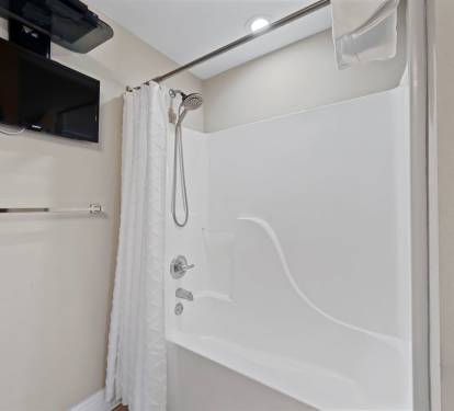 Crystal Tower 1101 Primary Bathroom with Tub Shower Combo