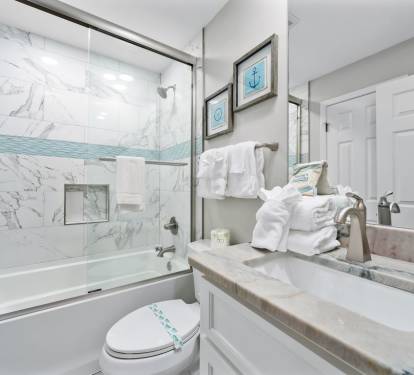 Lighthouse 515 Bathroom 2 with Tub Shower Combo