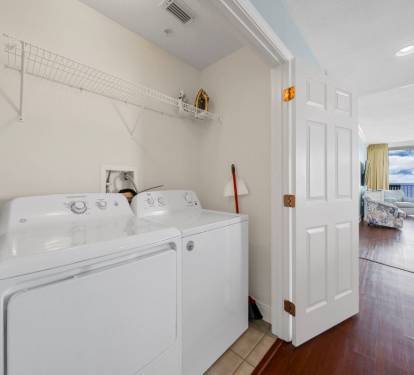 San Carlos 409 Laundry Full Size Washer + Dryer