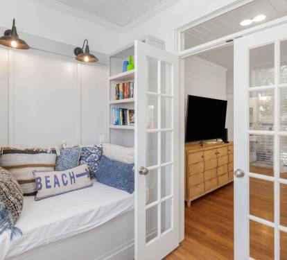 Office Space with Twin Bed