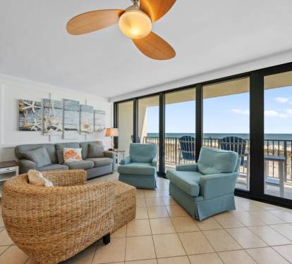 2 Island Winds 280 Living Room
