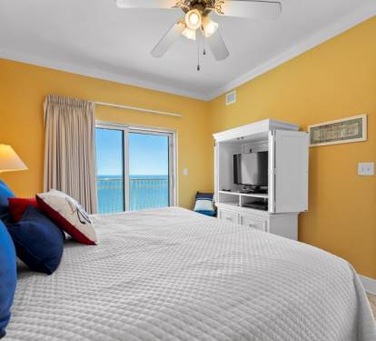 Crystal Tower 1809 Primary Bedroom with King Bed