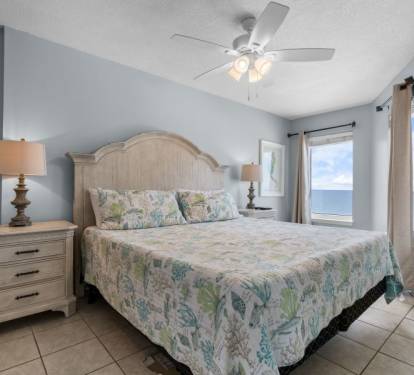 Boardwalk 1087 Primary Bedroom with Queen Bed