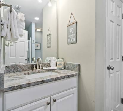 Lighthouse 1709 Bathroom 2