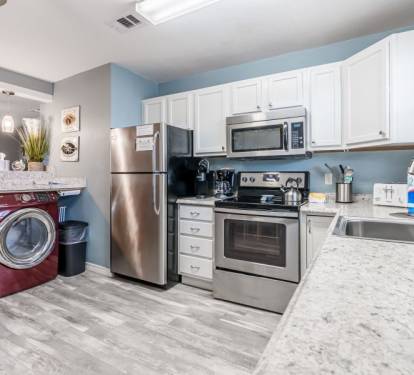 Gulf View 19 Full Kitchen & Laundry with Full Size Washer + Dryer