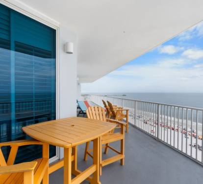 Lighthouse 901 Balcony with Outdoor Dining Table + Chairs