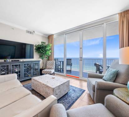 2 San Carlos 1205 Living Room