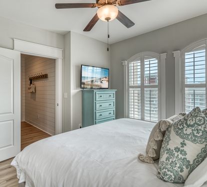 King Guest Suite - Equipped with a Flat-Screen TV