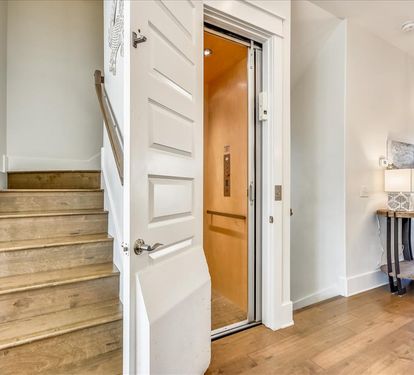 2nd Floor Landing - Elevator
