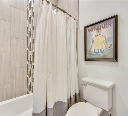 3rd Floor Shared Bathroom - Tub/Shower Combo