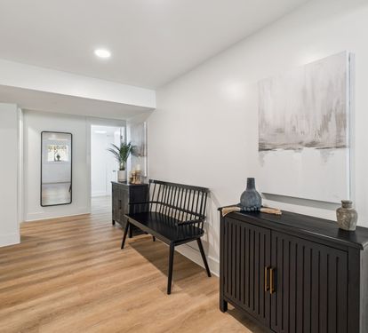 Inviting 1st Floor Entry!