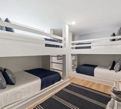 1st Floor Bunk Room - Twin over Twin + Full over Full Bunks