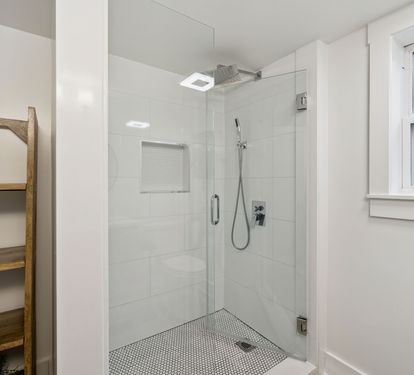 King Guest En-Suite - Walk-In Shower