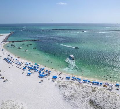 Crystal-clear Emerald waters and sugar-white sands—perfect for beach days, swimming, and soaking up the Destin sunshine.
