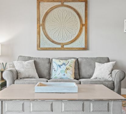 Cozy coastal seating area with stylish décor and a relaxing beach-inspired atmosphere.