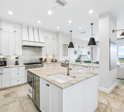 Spacious & Fully Equipped Chef's Kitchen
