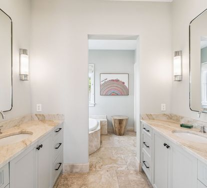 Primary King En-Suite - Dual Vanities