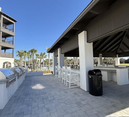 Grove Grilling Area