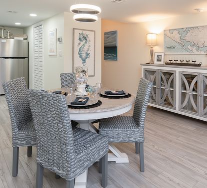 Coastal chic decor 