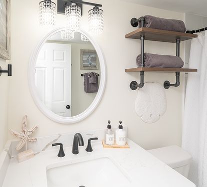 Bathroom with shower / tub combination 