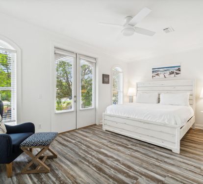 1st Floor Guest Room - King
