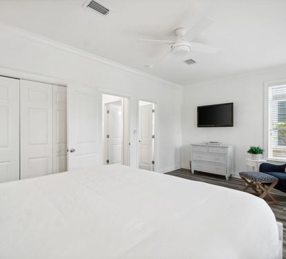 1st Floor Guest Room - King