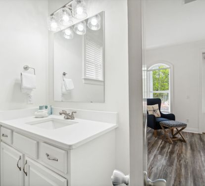 1st Floor - Shared Bathroom