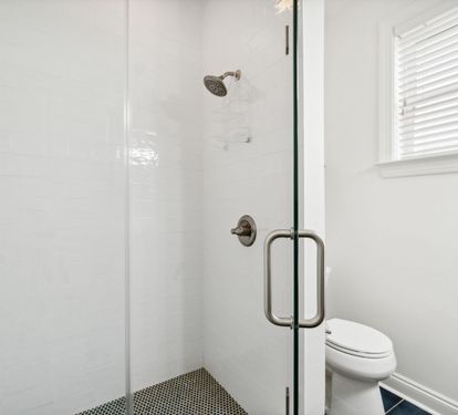 1st Floor - Shared Bathroom