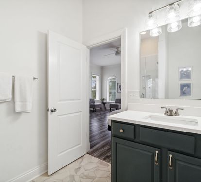 2nd Floor - Queen Guest En Suite