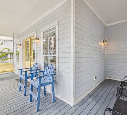 Inviting Front Porch - Perfect for Morning Coffee!