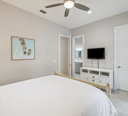 Queen Guest Suite - Equipped with a Flat-Screen TV