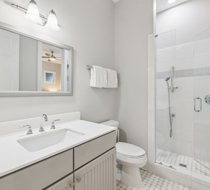Queen Guest En-Suite - Single Vanity + Walk-In Shower