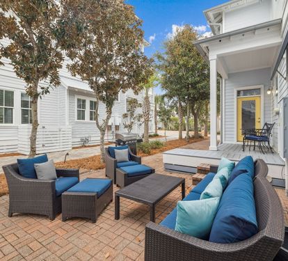 Spacious Patio & Gas Grill!