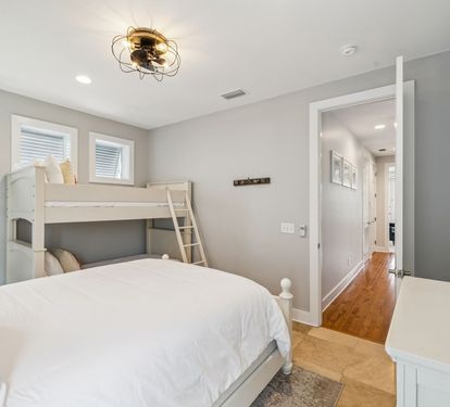 Queen Guest Suite - Twin over Twin Bunk + Flat-Screen TV