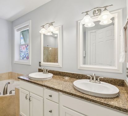 Primary King En-Suite - Dual Vanities