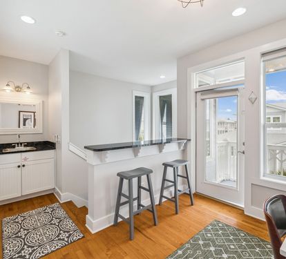 3rd Floor Sitting Area - Wet Bar & Seating for 2