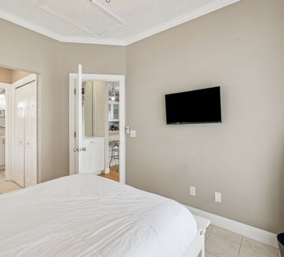 Primary Suite - Flat-Screen TV