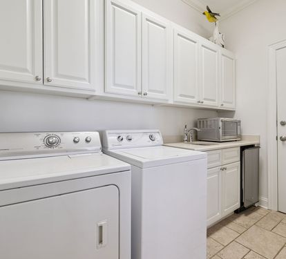 Full Size Washer & Dryer + Ice Maker!