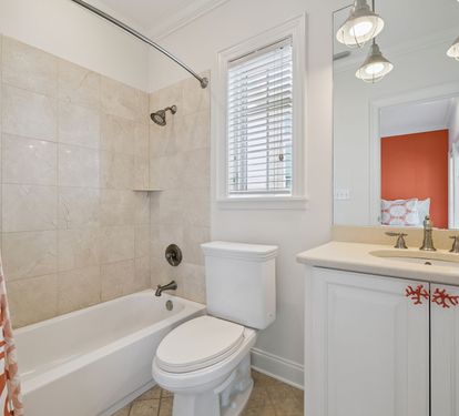 Twin Guest En-Suite - Single Vanity & Shower/Tub Combo